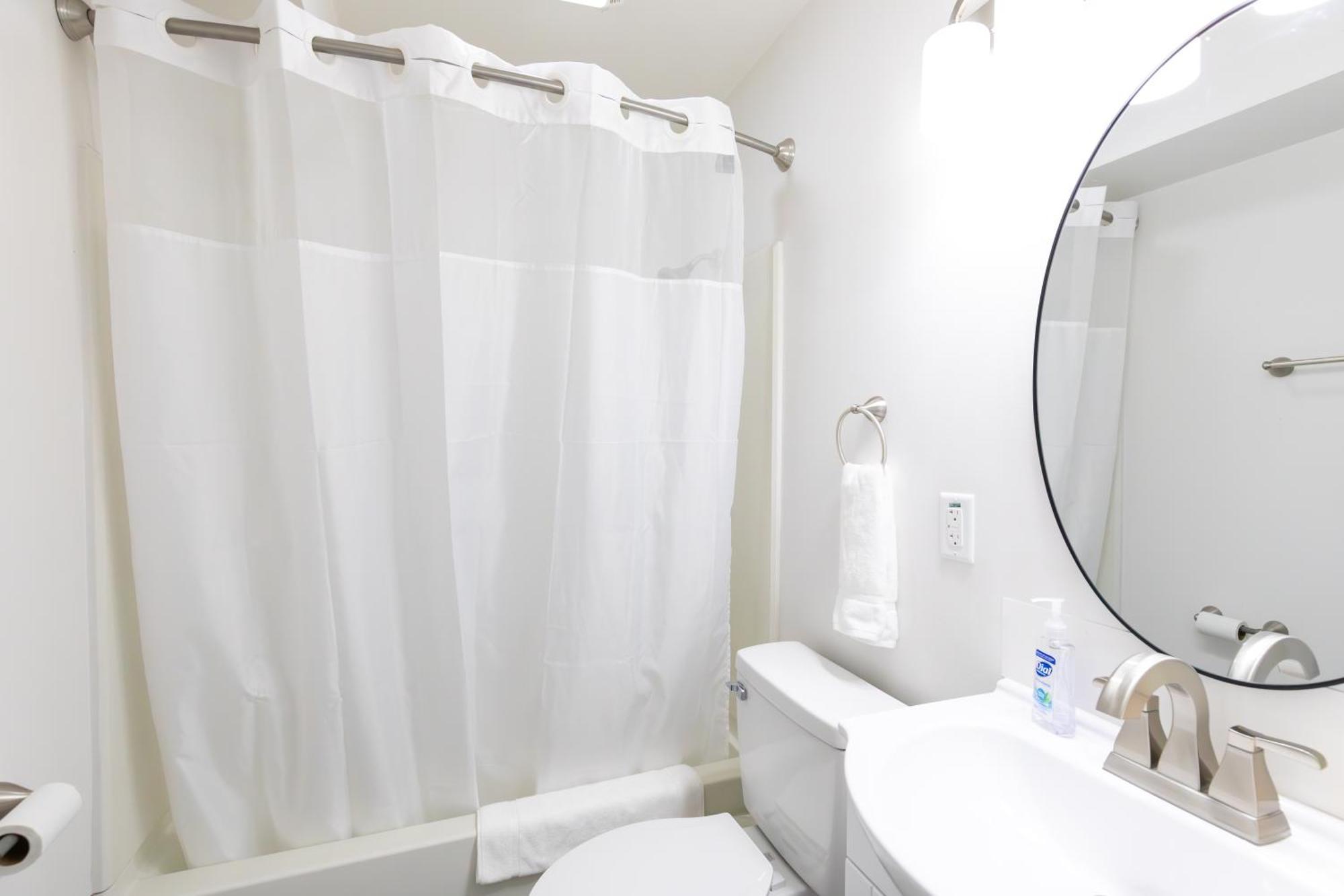 Anchor Bay Inn And Suites Sandusky Pokoj fotografie