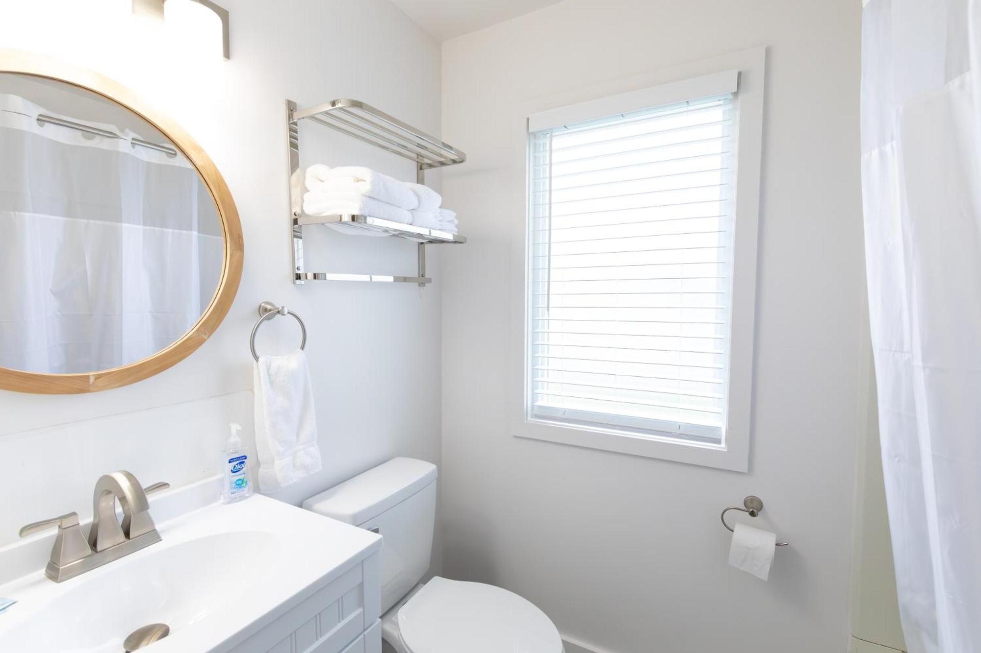 Anchor Bay Inn And Suites Sandusky Pokoj fotografie