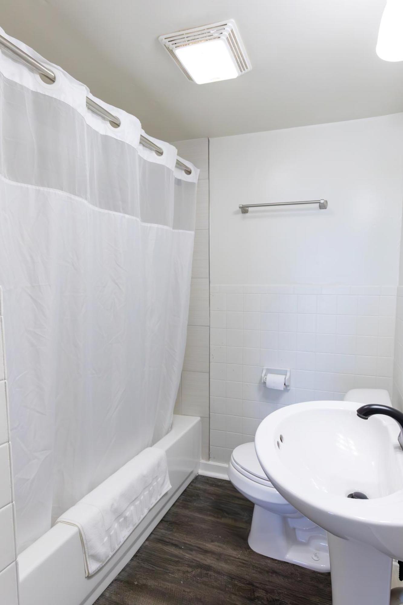 Anchor Bay Inn And Suites Sandusky Pokoj fotografie